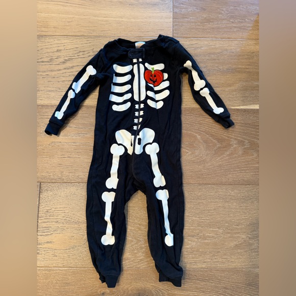 Gymboree Other - Skeleton glow in the dark zip sleeper pajamas bodysuit Halloween costume 12-18